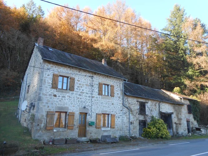 Pretty Renovated Farmhouse with Countryside Views