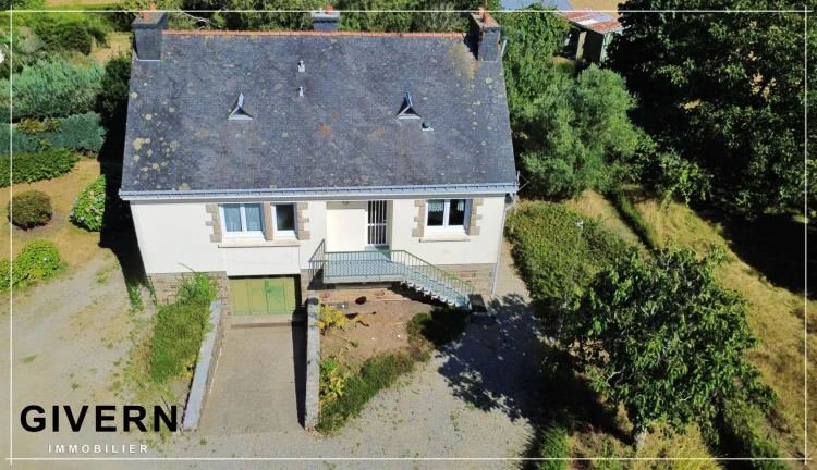 Cleguer - 4-Room Property of 74 m² on a 2300 m² Plot