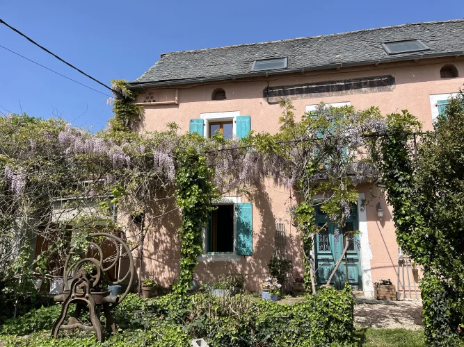 Tarn/Averyon Border 4 Bedroom House with Pool