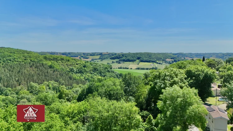 Renovated House with Swimming Pool and Outbuilding.