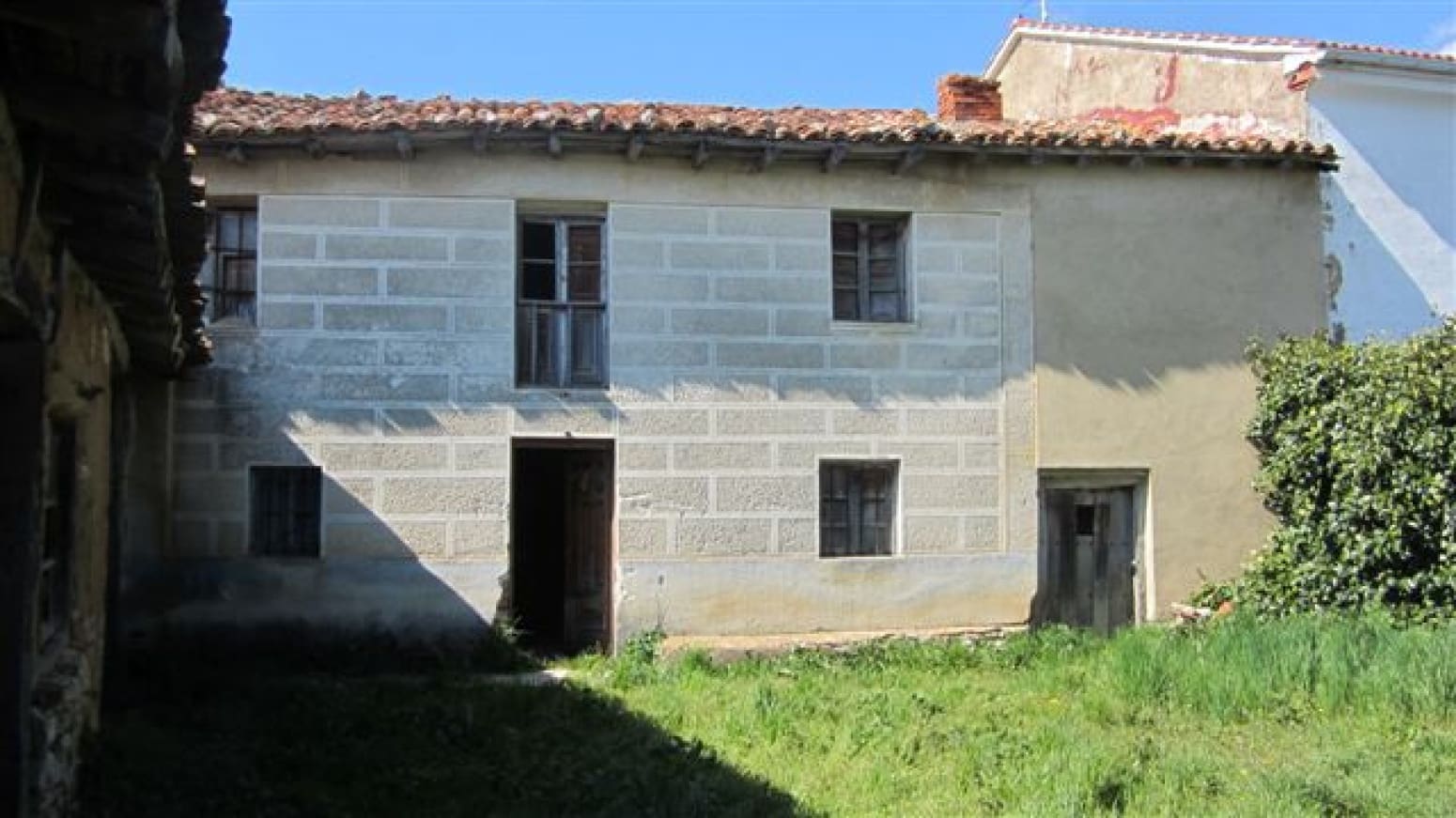 Villa for sale in Castrejón de la Peña, Palencia photo 3