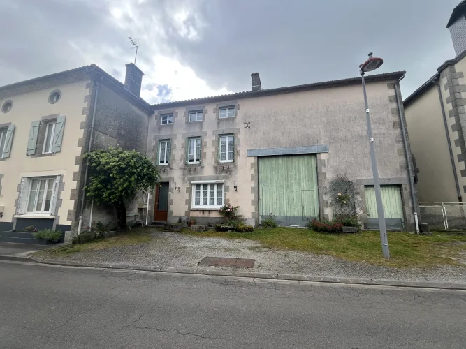 Delightful Large Family 4 Bed Home in a Village photo 2