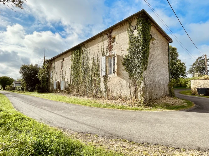 In the Heart of a Small Hamlet, an Authentic Detached Charac photo 5