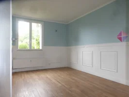 In Marissel, a Very Nice Renovated 65m² Apartment with Parking. photo 2