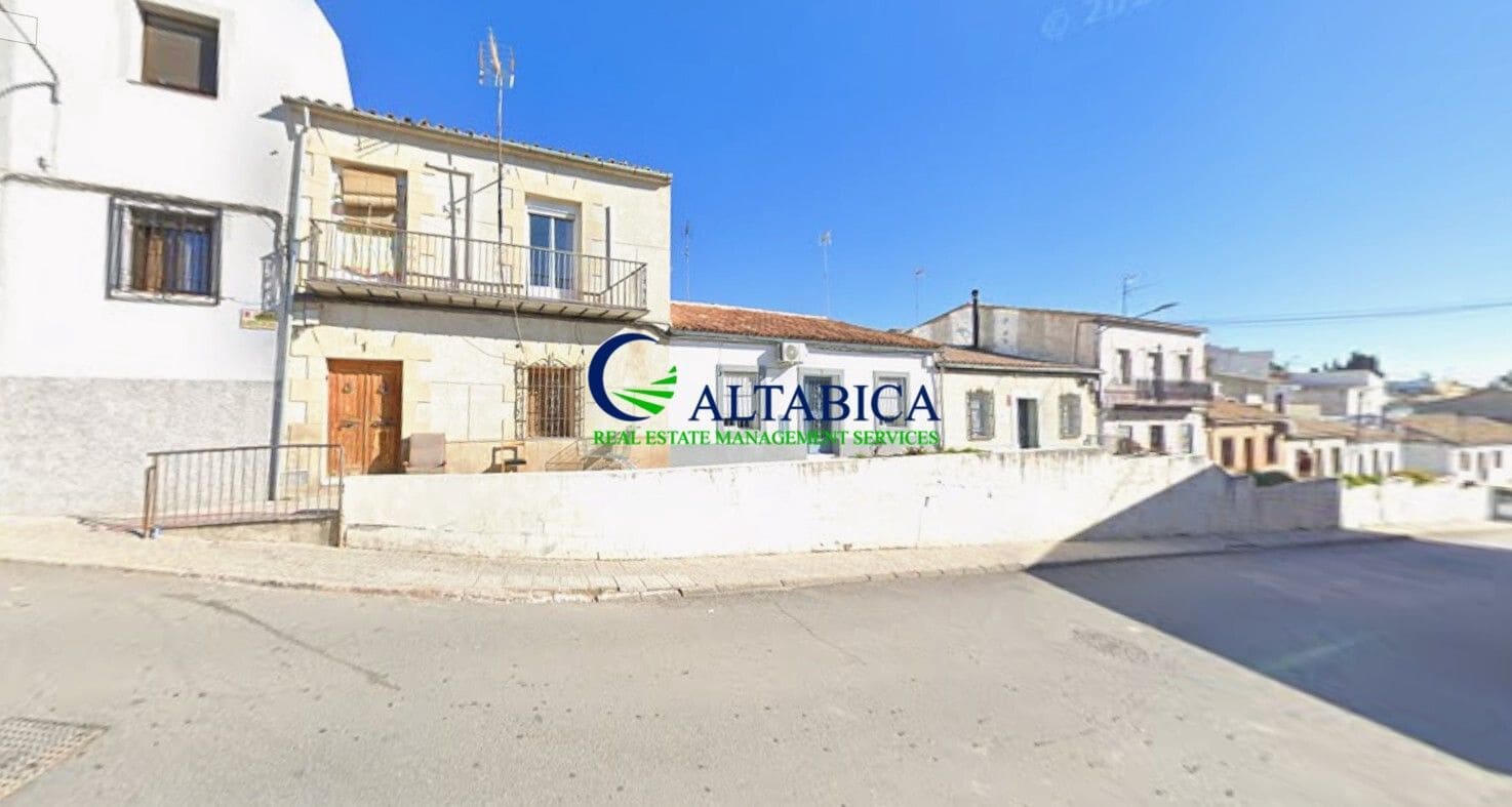 Villa for sale in Ubeda, Jaén