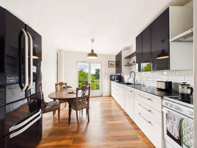 2 Bedroom Property in a Sought after Location. photo 3