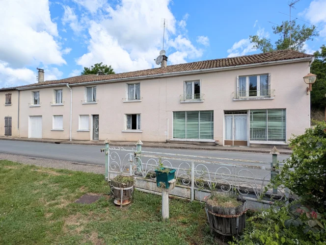 Great Potentiel, Spacious Stone Village House, Separate Land
