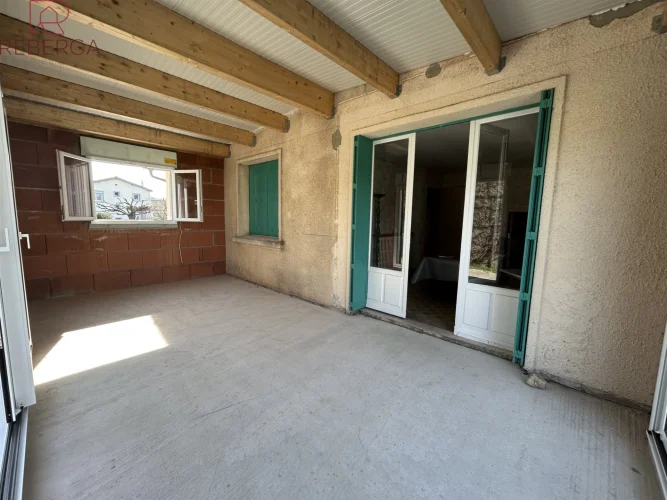 House to Renovate, Desirable Location. photo 4