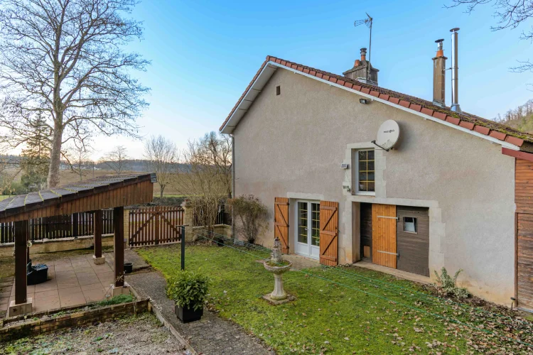 Charming Character House Near River and Forest photo 2