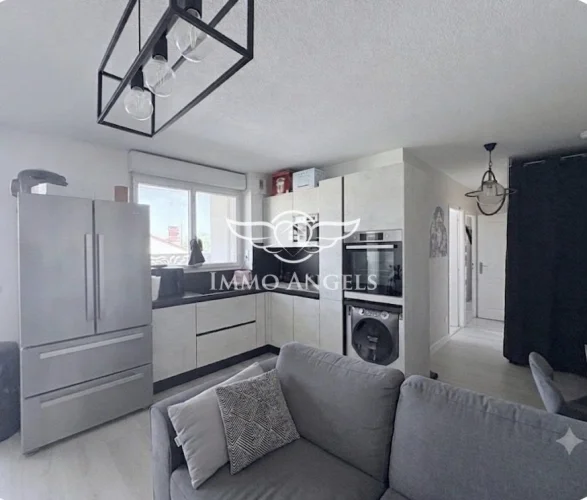 Very Beautiful 3-Room Apt. Completely Renovated - Terrace - Garage - Private Parking Space photo 3