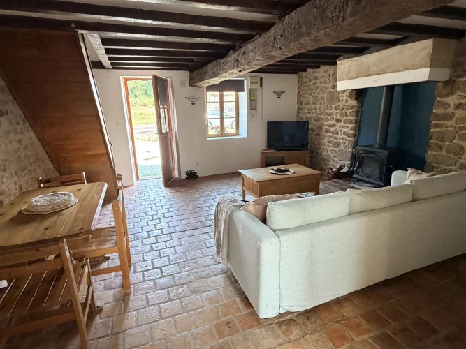 Charming Detached Two Bedroom Village House with Large Barn photo 2