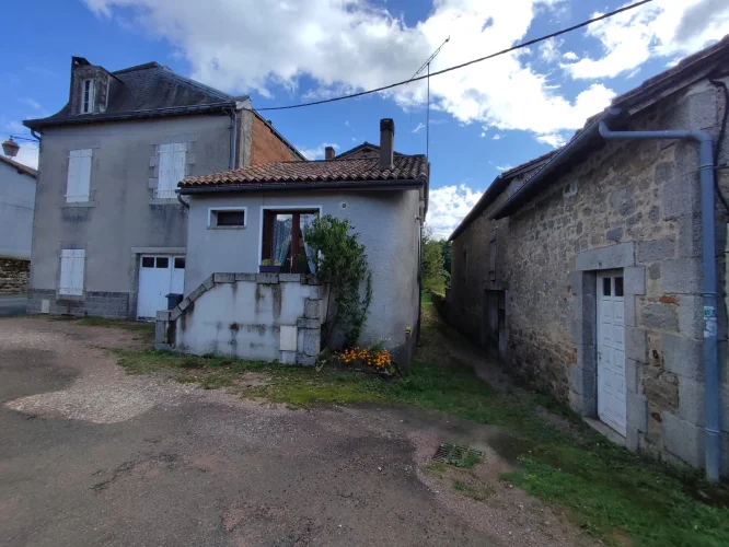 Townhouse with Great Potential - Piegut Town Centre photo 2