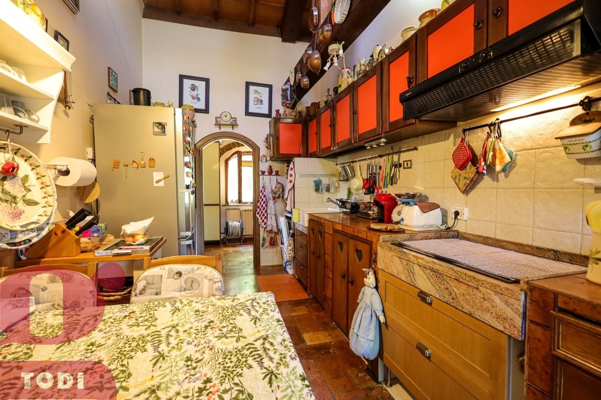 Property in Todi photo 2
