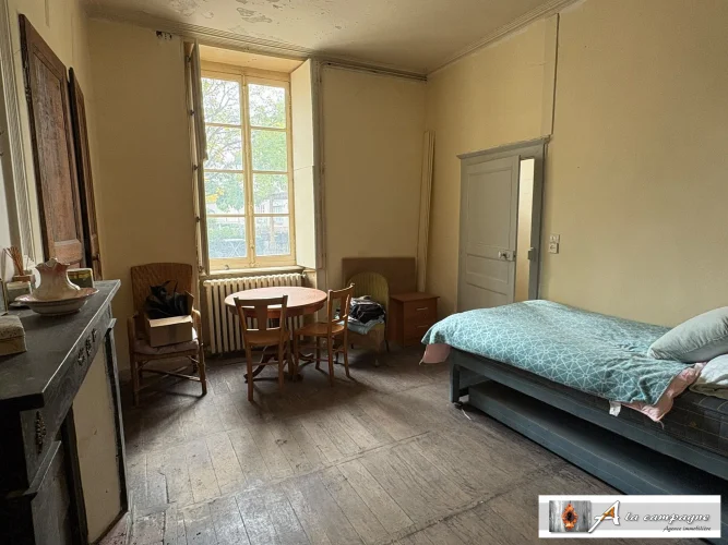 Large Building with Great Potential and a Separate Garden photo 5