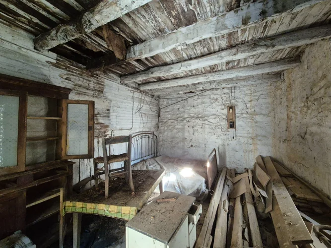 Correze. Madranges. Stone House for Renovation with Land of 780m². photo 4