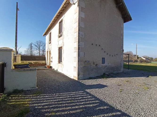 2 Bedroom House with Workshop and Land