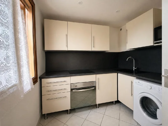2 Bed Apartment for Sale in Cannes photo 3