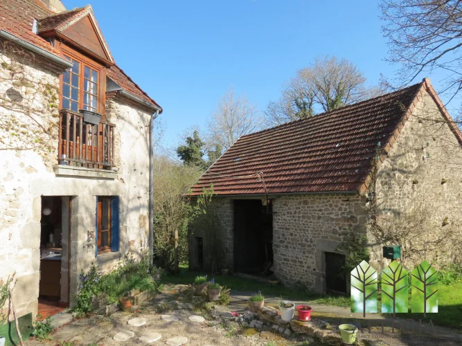 Charming 3-Bedroom Stone House with Garden, Outbuildings and Barn photo 4