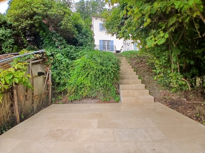 2 Bedroom Property in a Sought after Location. photo 2