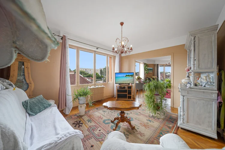 Superb 7-Room Apartment in Montceau-Les-Mines, 166.58 m² photo 4