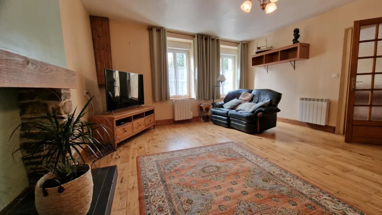 Morbihan Charming 3/ 4 Bed Well-Presented Stone Village House, Garden, Shed; Close to Bakery, Bar and a Beautiful Lak… photo 2