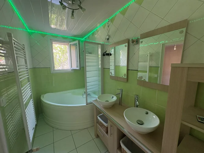House - 121m² - 5 Rooms photo 5