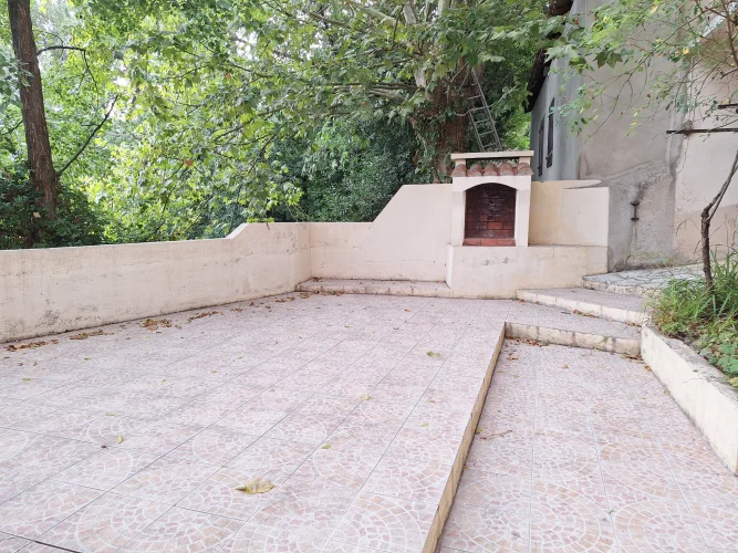 Riverside Townhouse with Courtyard, Spa and Cellars photo 4