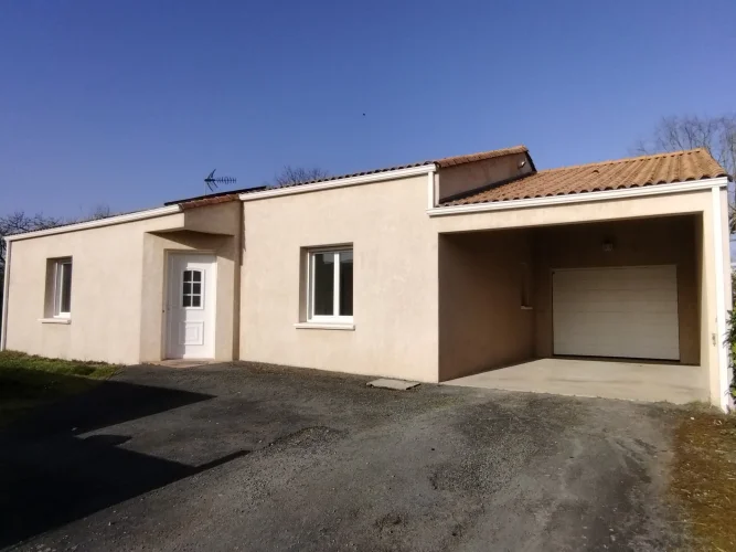 Pmr House with 2 Bedrooms, 104 m² in the Centre of Dompierre
