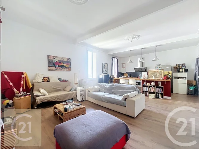Located Near the Allées Paul Riquet and the Parc Des Poètes, this Quiet Apartment Sits on the photo 2
