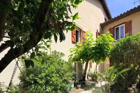Central Town House with Garden and Garage