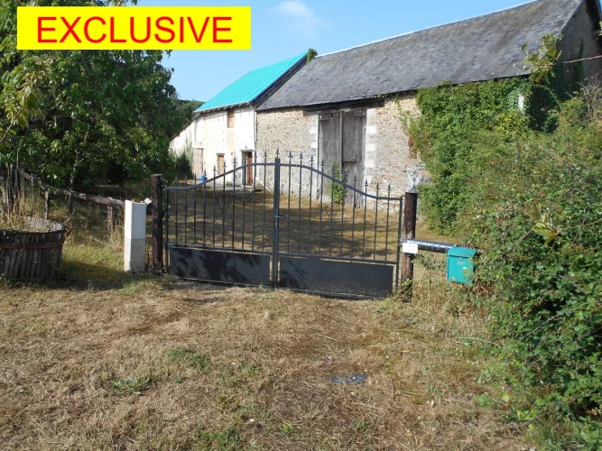 Lovely Opportunity in a Great Location with Views. Former Family Home Requiring Renovation, Including Complete Roof. a… photo 2