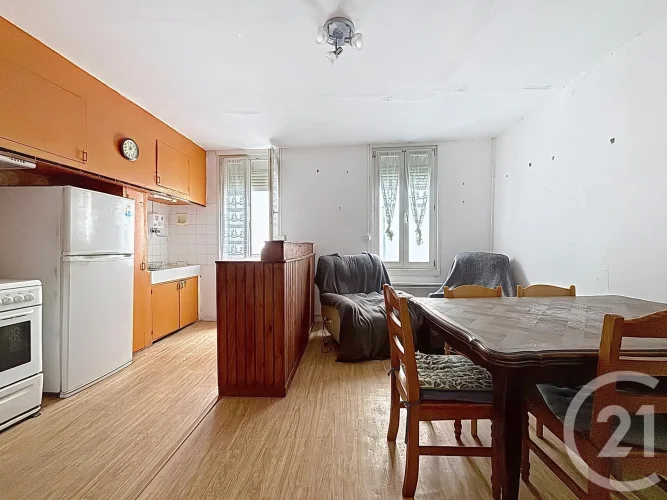 Béziers City Center Fénelon/Boulevard D'angleterre 4-Room Townhouse with Garage. Close to the