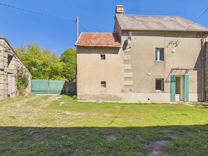On the Outskirts of Guéret Charming Stone House with a Secluded Garden photo 3