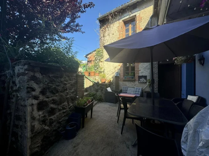 Haute Vienne - Large Family Townhouse with Many Possibilities Including Bed and Breakfast Potential photo 5