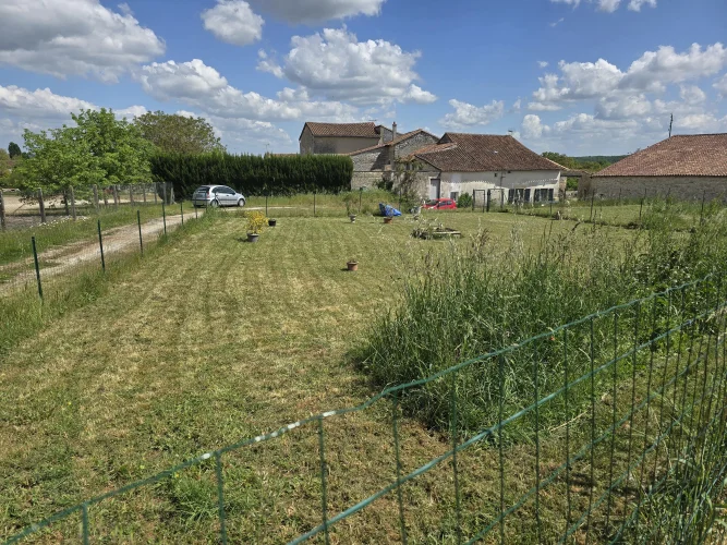 Two-Unit Rental Property in in Verteuil-Sur-Charente photo 2
