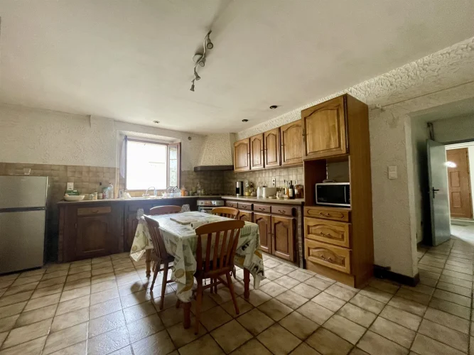 House with 3 Bedrooms Near the Town Center photo 3
