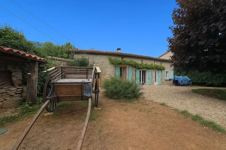 Pretty 3-Bed Farmhouse, Ruffec, Charente