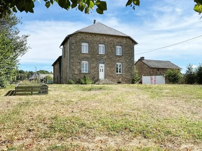 2 Bed Château for Sale Near Grand Bueix