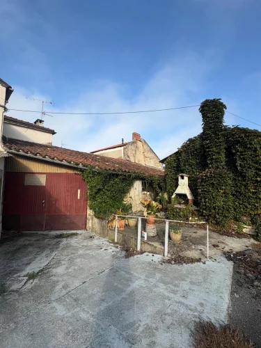 Townhouse with Outbuildings and 1000 m² of Land photo 2