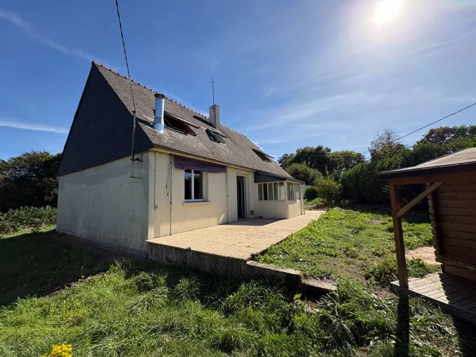 Finistère: Near Morlaix. Three Bed House of 130 m² with Workshop and 2.858 m² Garden, 30 Minutes from the Coast. photo 5