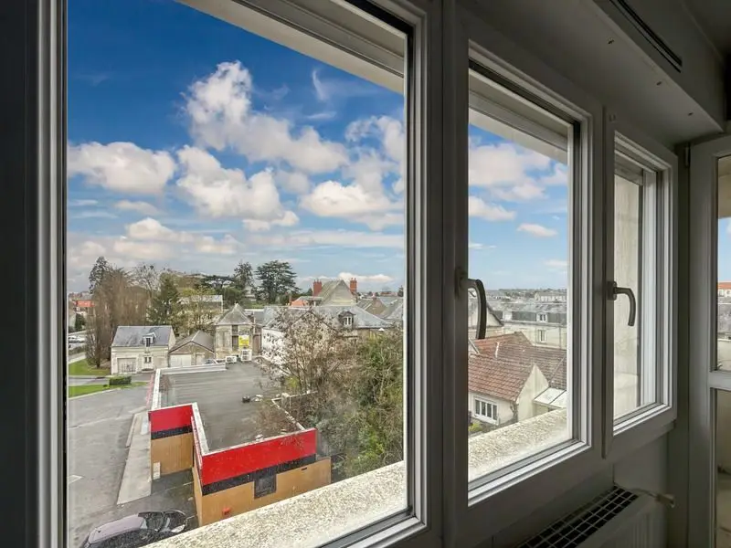 Apartment for sale in Chatellerault — 2 bedrooms, 63 m² photo 3