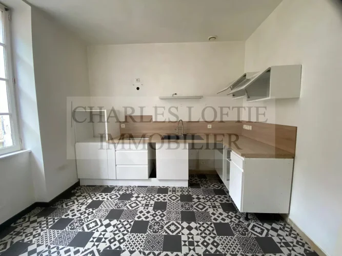 Old Stone Bourgeois House with Character, Completely Restored into 3 Independent Apartments photo 5