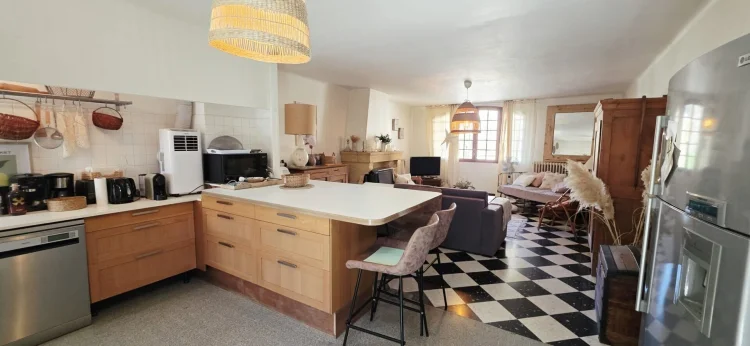Village House of 135 m² in the Heart of Goudargues