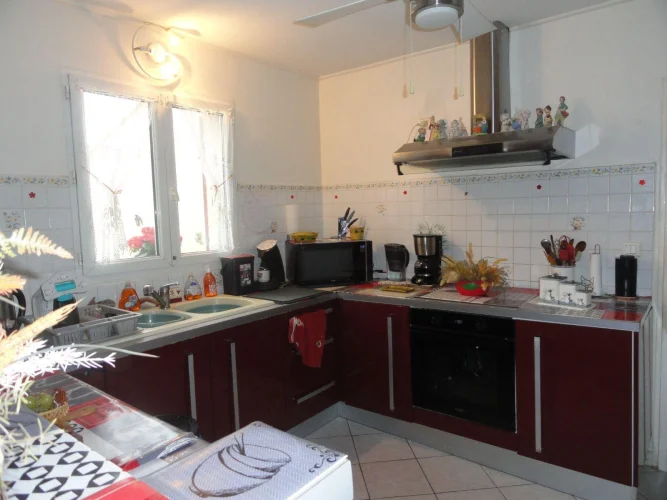 Special Rental Investment. One-Floor Villa Close to all Amenities Consisting of a Living Room, Kitchen (Semi-Equipped), … photo 4