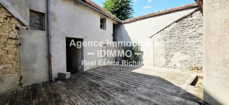 Exclusively for Sale through Idimmo Agency: Spacious House with photo 3