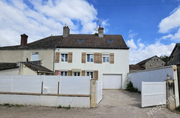 Taisey Neighborhood in Saint-Rémy, 105 m² House with 3 Bedrooms