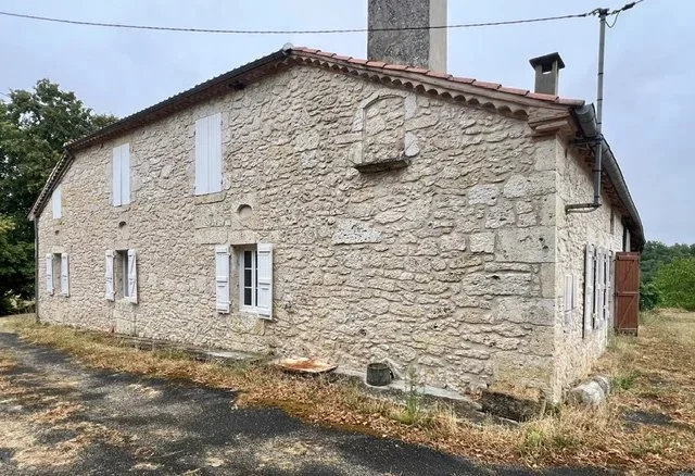 Stone Former Farmhouse in a Quiet Setting – 145 m² of Living Space with Great Potential photo 2