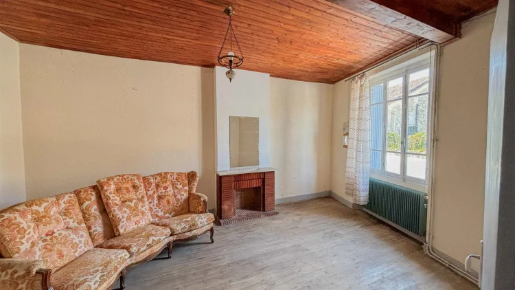 Pleasant Village House of 130m² Located Close to Shops with a Garage, Garden with Vegetable Garden and Well photo 4
