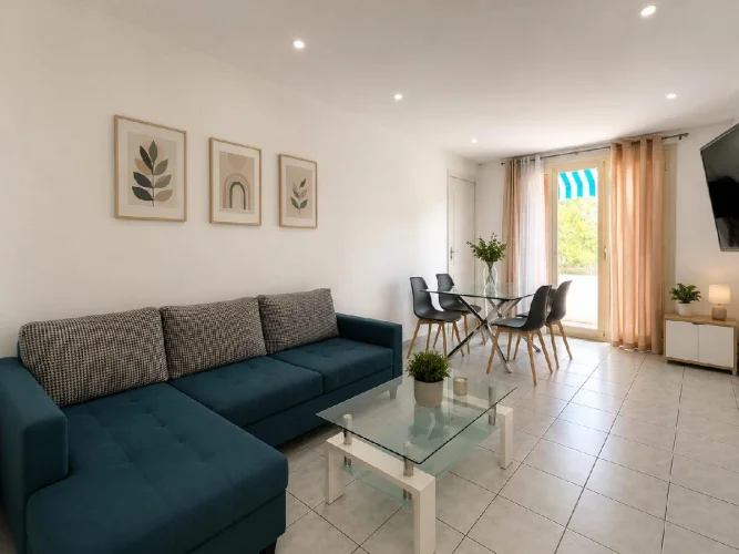 2 Bed Apartment for Sale in Cannes photo 2