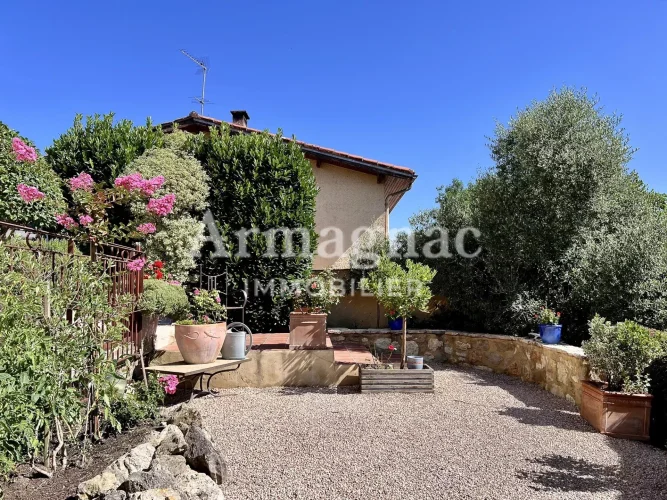 Village House with Courtyard photo 2
